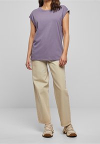 Urban Classics T-shirt - bas - purple