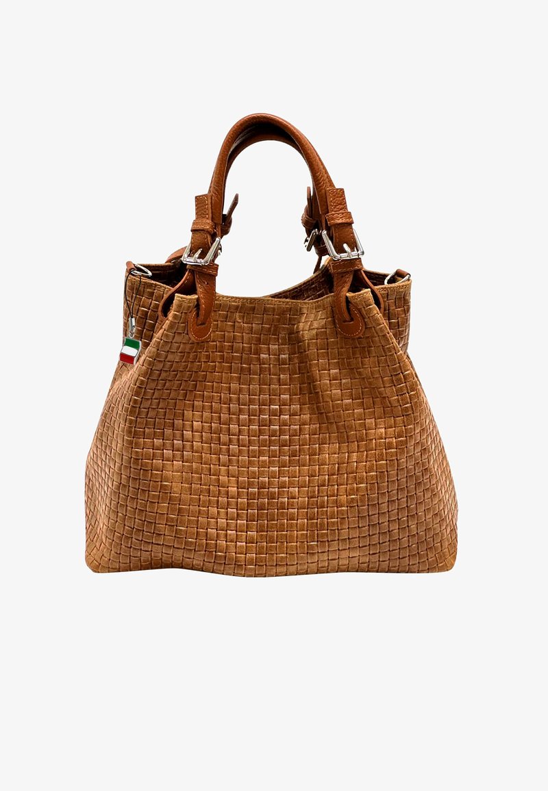 Sac à main en cuir tissé marron avec deux poignées supérieures, matériel argenté et un petit accent de drapeau italien. Extérieur texturé avec un design spacieux.