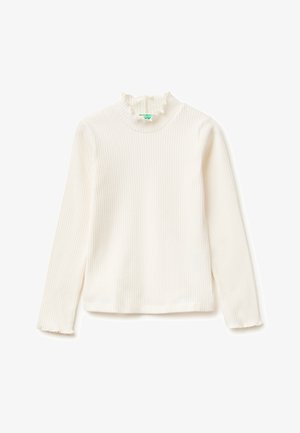 Wit geribd shirt met lange mouwen, een hoge kraag en een gerafelde rand. Zachte textuur, aansluitend model en een rechte zoom op de taille.