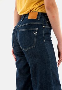 PLEASE Vaqueros boyfriend - bleu