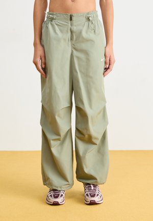 Nike Sportswear REPEL PANT - Pantalon classique - light army/white