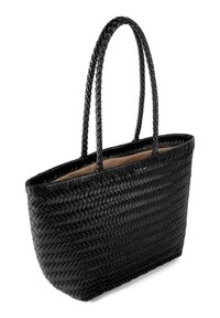Borsa tote nera in tessuto intrecciato con due manici intrecciati e un interno spazioso, mostrata su uno sfondo bianco.