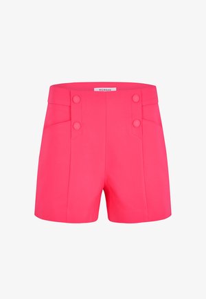 Shorts rosa de talle alto con bolsillos frontales, detalles de botones y una textura de tela suave. Diseño ajustado para una silueta entallada.