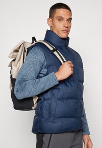 Helly Hansen ACTIVE PUFFY - Strukirani kaput - dunkelblau