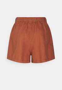 Shorts couleur rouille en tissu léger avec une taille élastique, présentant une coupe décontractée et des détails de surpiqûre apparents.