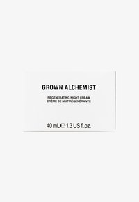 Pudełko regenerującego kremu na noc Grown Alchemist, białe z czarnym tekstem, 40 ml (1,3 fl. oz.), minimalistyczny design, czytelne oznaczenie produktu.