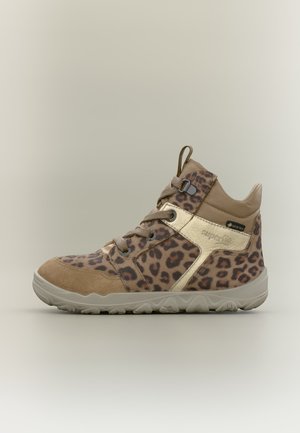 High-top sneaker with leopard print, beige suede toe, cream side panel, and gray rubber sole, featuring Gore-Tex and Superfit branding.