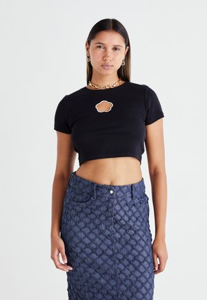Noisy May NMSTINE CUT OUT - T-shirt imprimé - black/flower cut out