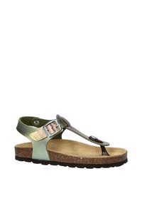 Platte sandaal met metallic groene banden, kurken voetbed en een zool van natuurlijk rubber. Voorzien van een verstelbare gespsluiting en een teenlus detail.