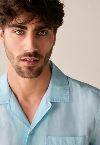 Next SHORT SLEEVE CUBAN COLLAR - Vapaa-ajan kauluspaita - light blue