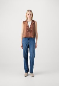 ONLY ONLAMAHLE STRING VEST - Bodywarmer - argan oil