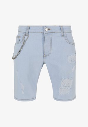 Jasnoniebieskie szorty dżinsowe o luźnym kroju, z przetarciami, łańcuszkiem po boku oraz kontrastowym przeszyciem.