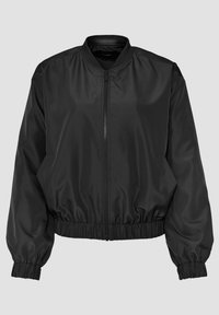Czarna kurtka bomberka wykonana z gładkiego materiału, z zamkiem z przodu, elastycznymi mankietami i pasem oraz klasycznym, luźnym krojem.