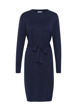 Granatowa dzianinowa sukienka z długimi rękawami, okrągłym dekoltem i paskiem do zawiązania w talii. Gładka faktura, dopasowany krój i ściśnięte mankiety.