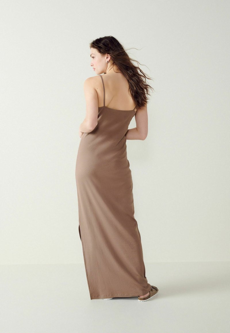 thin maxi dress