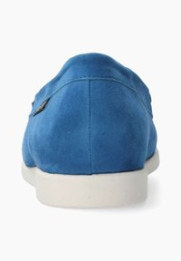 Bottines en daim bleu à enfiler avec une texture lisse, un dos arrondi et une semelle en caoutchouc blanche. Présentent des coutures minimales et un détail de logo discret.