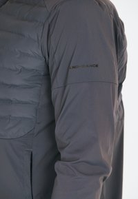 Endurance LAUF BENST - Juoksutakki - ombre blue