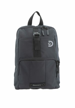 Mochila negra hecha de tela duradera, que cuenta con un bolsillo frontal con cremallera, varios compartimentos y un mango de bucle para un fácil transporte.