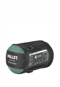 Der komprimierte Schlafsack Baikal 750 REG aus schwarzem und grünem Hirse-Material in einem Packbeutel mit sichtbarem Branding und Produktinformationen.