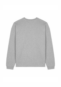 Harmaa Collegepaita, jossa on pitkät hihat, pyöreä kaula-aukko sekä ribbikuvioidut hihansuut ja helma. Pehmeä rakenne, yksinkertainen muotoilu ja koristelematon takanäkymä.