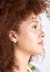 UNA STUD EARRINGS ROUND CUT - Ohrringe - white