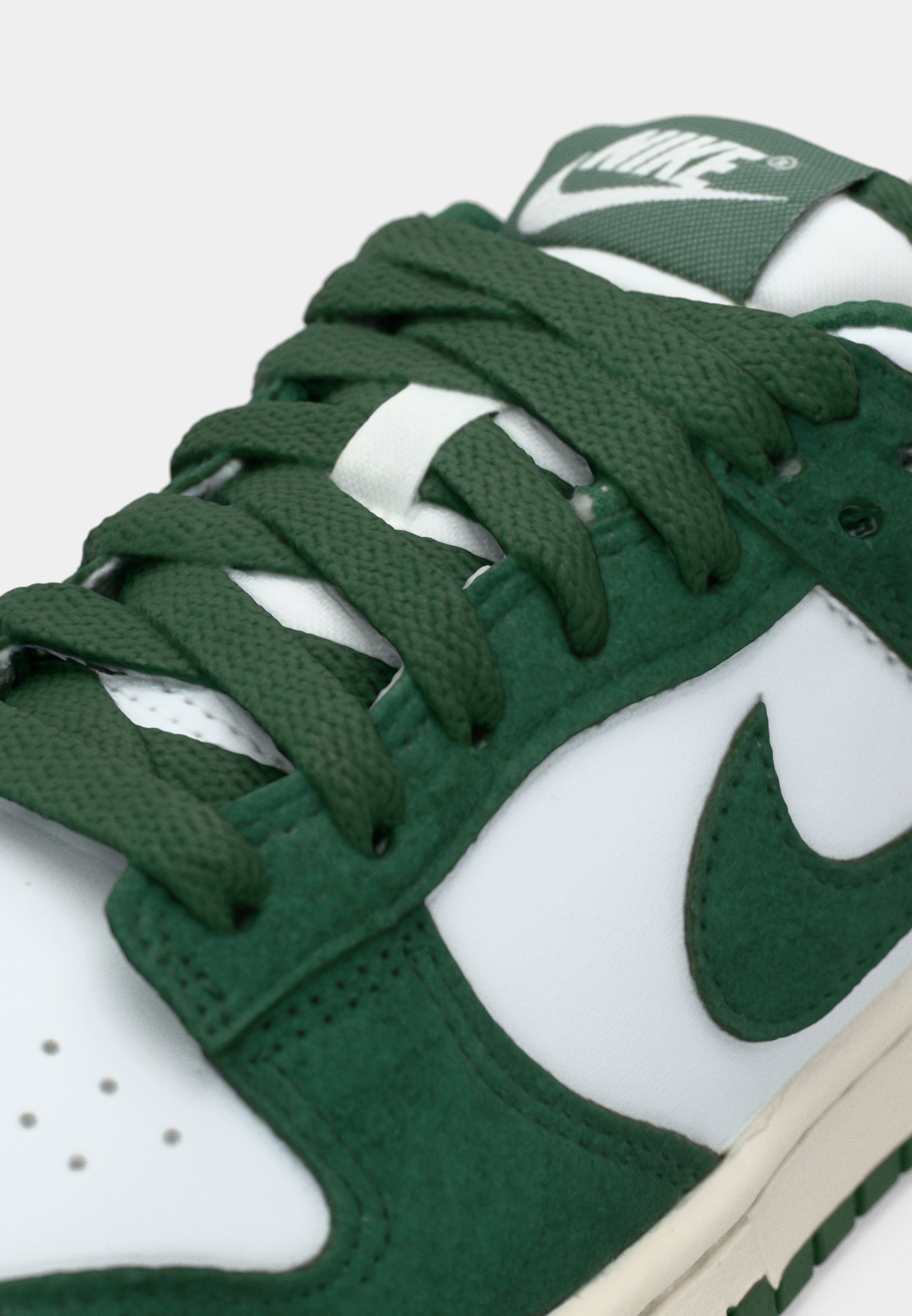 国内配送 NIKE W DUNK LOW SUMMIT WHITE/GORGE GREEN Womens Nike Dunk Low 'Summit White/Gorge Green'