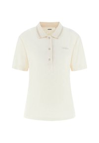 Cremfarbener Poloshirt mit strukturiertem Design, kurzen Ärmeln, einer Knopfleiste mit zwei Knöpfen und kontrastierenden Kragenstreifen. Logo auf der Brust.