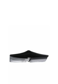 Portefeuille en cuir noir ouvert, montrant plusieurs emplacements pour cartes et un compartiment à billets, isolé sur fond blanc.