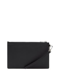 Clutch in pelle nera con texture liscia, chiusura con zip e un manico rimovibile per il polso. Presenta il logo del brand in rilievo sulla parte frontale.