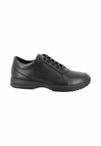 Scarpa casual nera in pelle con lacci, suola testurizzata e collo imbottito, cuciture laterali e nome del marchio impresso sul lato esterno.
