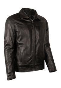 Giacca in pelle nera con zip frontale, collo classico, due tasche laterali, texture liscia e design minimalista.