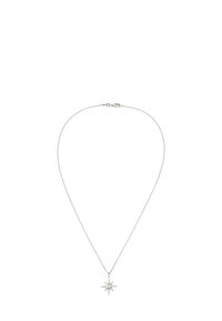 Sølv halskæde med en fin kæde, der har en stjernesymmetrisk vedhæng dekoreret med flere spidse spidser og en lille central detalje.