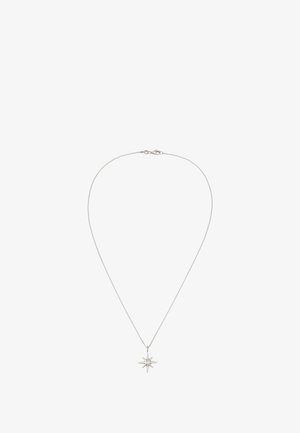 Sølv halskæde med en fin kæde, der har en stjernesymmetrisk vedhæng dekoreret med flere spidse spidser og en lille central detalje.