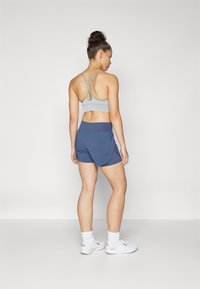 Under Armour VANISH - Kratke hlače 2-u-1 - downpour gray