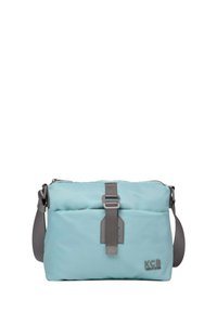 Sac de messager bleu clair fabriqué en tissu durable, doté d'une sangle réglable grise, d'une fermeture par boucle à l'avant et d'un logo sur le côté.