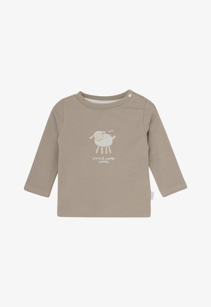 Een beige longsleeve top van katoen, met een schapengrafiek en de tekst "Little Lamb". Ronde hals met drukknoopdetails op de schouder.