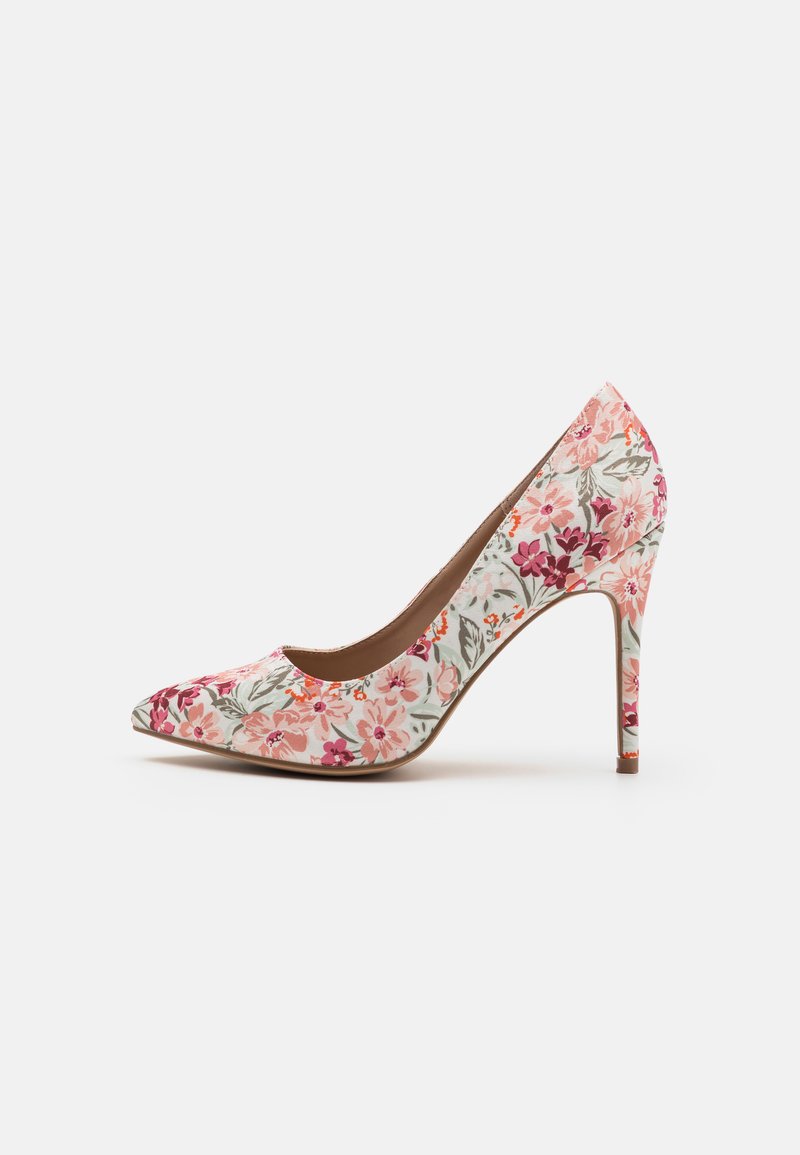 Scarpa con tacco alto a punta con motivo floreale multicolore su sfondo chiaro e sottile tacco a stiletto.