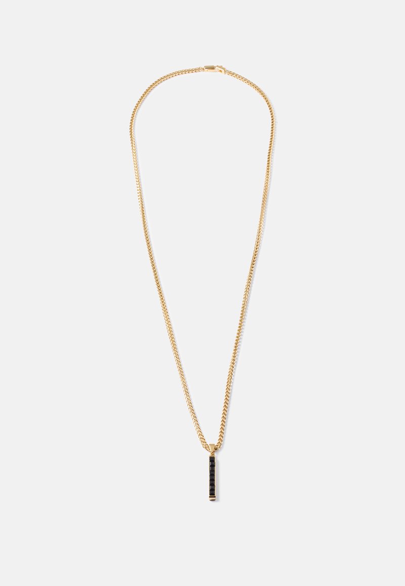 Colar de corrente em ouro com um pêndulo retangular preto, com acabamento polido e um design elegante, suspenso a partir de uma corrente fina e flexível.