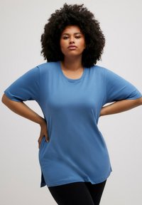 Ulla Popken PLUS SIZE SHORT SLEEVE TEE  - T-shirt basic - denimblau