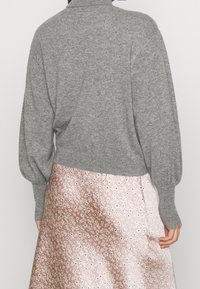 EDITED Sweter