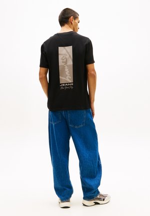 Tommy Jeans, LOGO JERSEY CREW NECK T-SHIRT - Μπλουζάκι με στάμπα - black