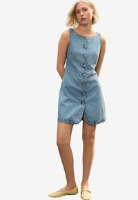 Next BUTTON THROUGH MINI - Jeansklänning - mid blue