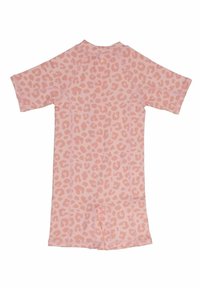 Lyhyet hihat uimapuku vaaleanpunaisena, jossa on leopardikuvio. Valmistettu teksturoidusta materiaalista, sisältää pyöreän kaula-aukon ja istuvan muodon.