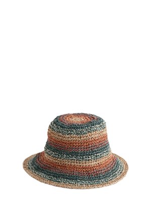 Kootud kaanega nokamüts laia äärega, millel on horisontaalsed triibud oranžis, rohelises, beežis ja punakas toonides.