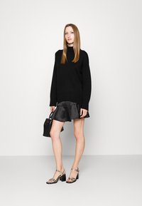 pure cashmere HIGH NECK  - Džemperis - black