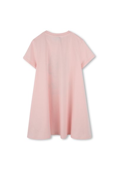 Robe en coton rose à manches courtes avec une coupe décontractée et une silhouette évasée, dotée d'un col rond et sans motifs ni accents visibles.