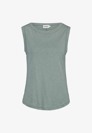 Ärmelloses, helles salbeigrünes Rundhalsoberteil mit subtiler Textur, figurbetontem Schnitt und abgerundetem Saum.