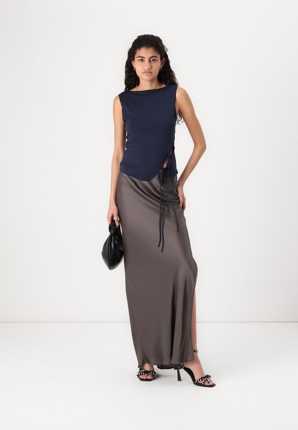 SIDE TIE SLEEVELESS - Top4