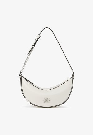 Valge nahast kott kaarjas disainiga, musta äärisega ja hõbedase ahelaga rihmaga. Omab lukuga sulgemist ja reljeefset logo detaili.