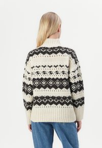 Vero Moda VMAMPLE HIGH NECK PULLOVER  - Džemper - birch